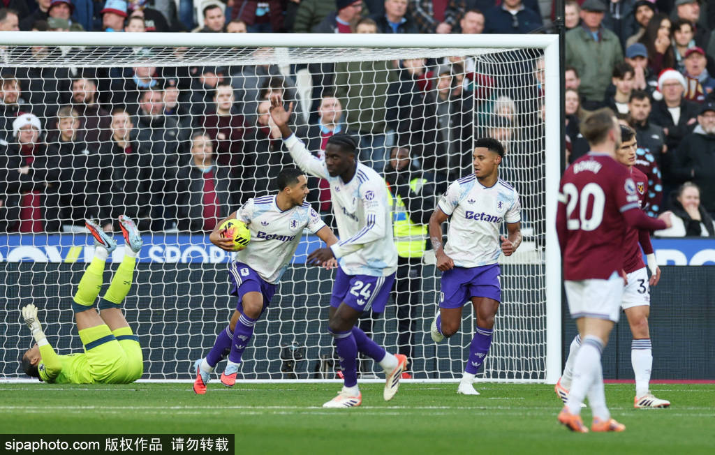 英超第16轮：维拉3-2逆转西汉姆